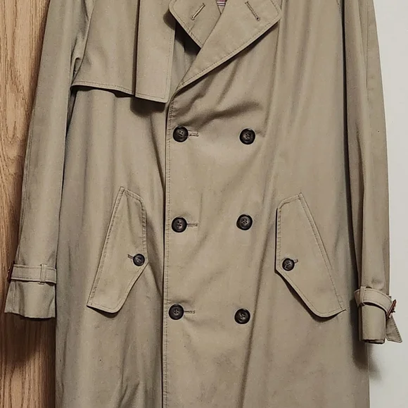Men's Burberry Trench - Picture 4 of 8